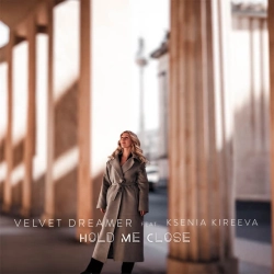 Обкладинка: Hold Me Close